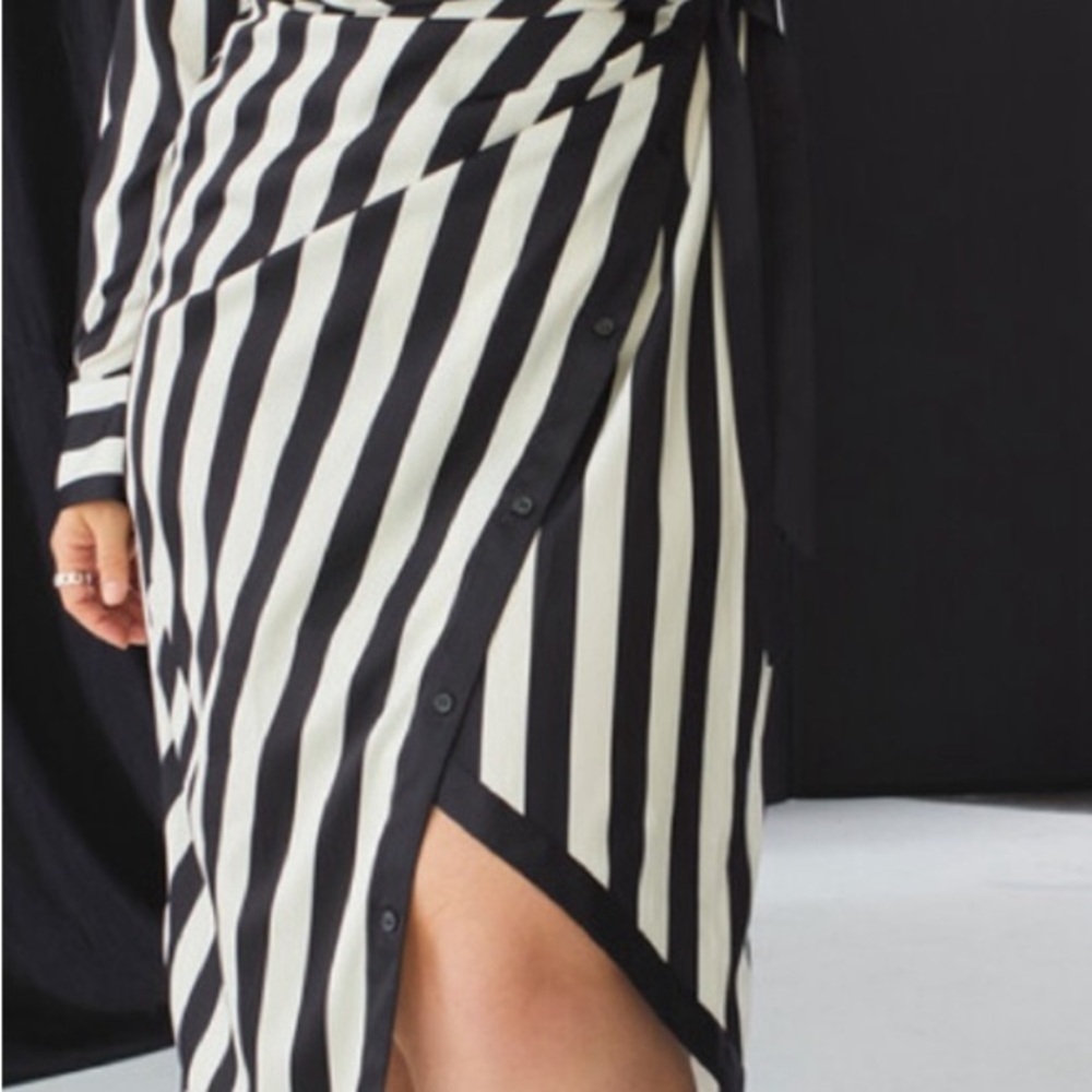 Eloquii NWT Full Sleeve True Wrap Dress Asymmetrical Black White Sz 22 Bold - Picture 6 of 16